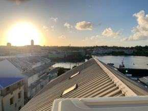 Penthouse: Vue mer, 10min port/aéroport, centre, calme